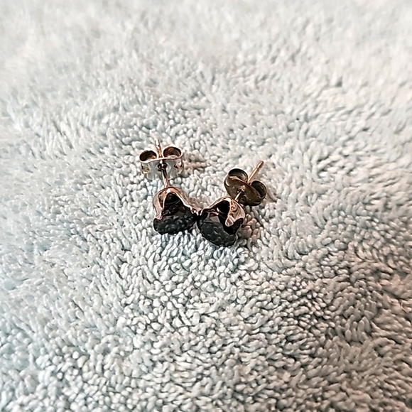 Bundled earrings and black ear cuff - Picture 4 of 5